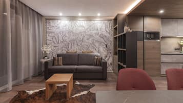 4 Raum Typ 1 | Living area | 100-cm flat-screen TV with cable channels