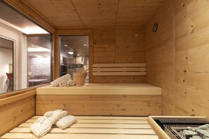 4 Raum Typ 1 | Living area | 100-cm flat-screen TV with cable channels - Fliana Residenz (Ischgl)