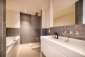 Shower, towels, soap, shampoo - Appartement de Standing, Megève Centre - Lodge Ibex (Megève)