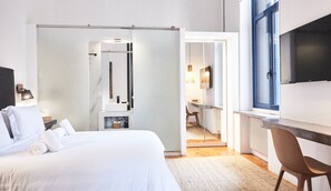 4 Schlafzimmer, Schreibtisch, Bügeleisen/Bügelbrett, Reisekinderbett