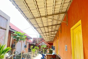 Exterior detail - Hotel O Guest House Leo Patra (Koealabadak)