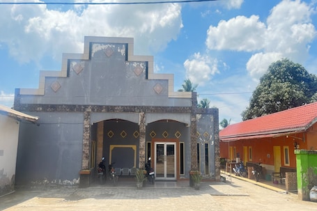 Exterior. Hotel O Guest House Leo Patra