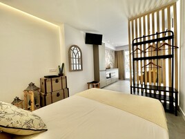 Tabla de planchar con plancha, wifi gratis, ropa de cama