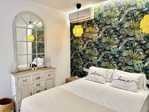 Standard Double Room | Iron/ironing board, free WiFi, bed sheets, wheelchair access - Loft 18 Beach Front Marbella - EaW Homes (Marbella)