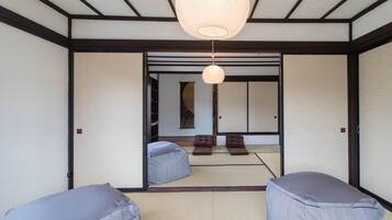 2 bedrooms, desk, free WiFi, bed sheets