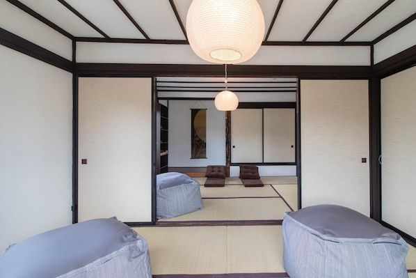 2 bedrooms, desk, free WiFi, bed sheets