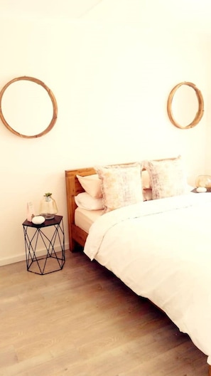 2 habitaciones, tabla de planchar con plancha, wifi y ropa de cama 