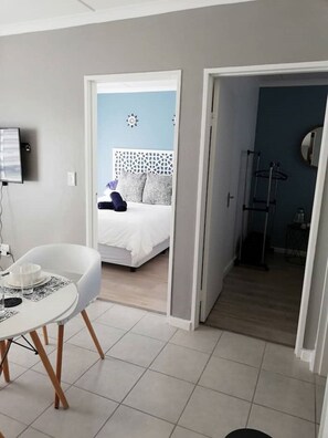 2 slaapkamers, een strijkplank/strijkijzer, wifi, beddengoed