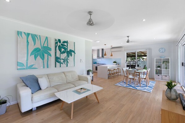 Smart TV, DVD player