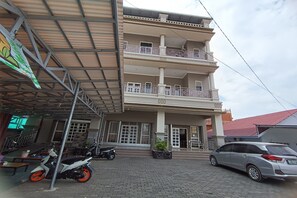Exterior - Hotel O Pondok Puti Sartika SyariahNearPasar Jum'at Aluh Aluh (Banjarmasin)