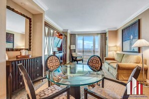 Dining - Signature 2Br3Ba balcony combo units 31-702 and 04 (Las Vegas)