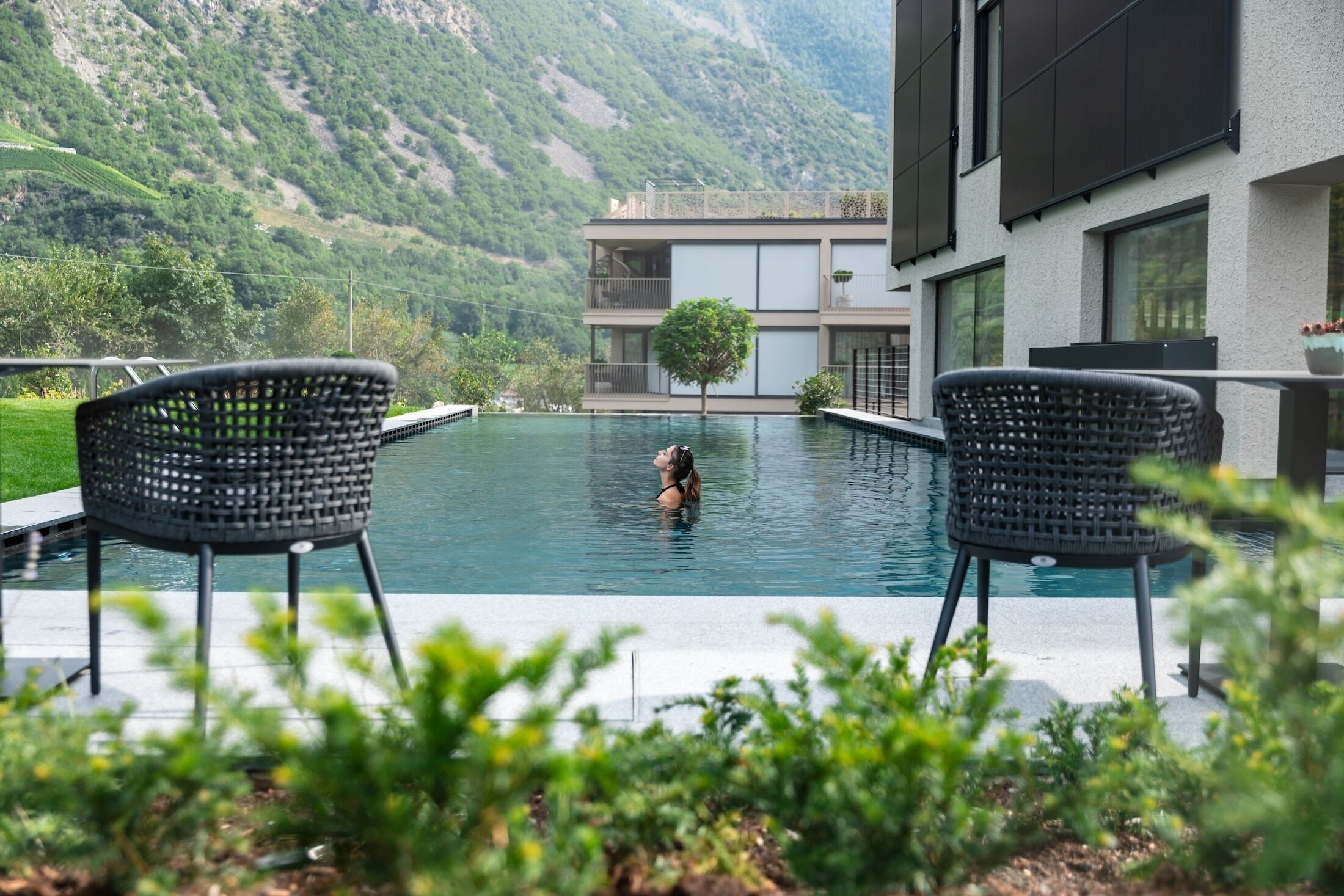 Outdoor pool, pool umbrellas, sun loungers