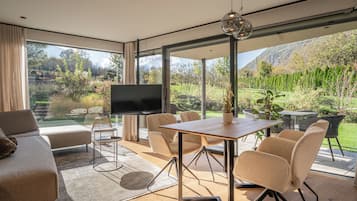 Superior Apartment | Minibar, in-room safe, desk, soundproofing