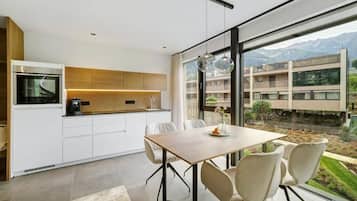 Deluxe Apartment | Private kitchen | Electric kettle