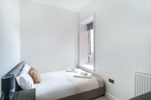 3 多间卧室、熨斗/熨衣板、WiFi、床单