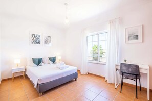 2 bedrooms, iron/ironing board, WiFi, bed sheets - Villa Baya - Great family complex with communal pool! (Albufeira)