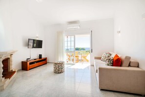 TV - Marina Vista Retreat - Luxury complex (Albufeira)