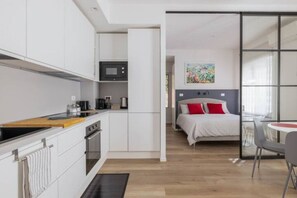 Microwave, oven, stovetop, dishwasher - Delightful apartment in Ponte Milvio district (Roma)