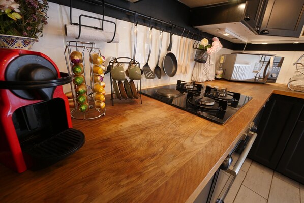 Fridge, oven, stovetop, electric kettle - Celui qui Passait un Week-end à Disneyland Paris! (Montévrain)