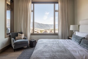 4 bedrooms, iron/ironing board, free WiFi, bed sheets - Book a Holiday Getaway Today! Luxury Townhome with Hot Tub! Beautiful Views! (Big Sky)