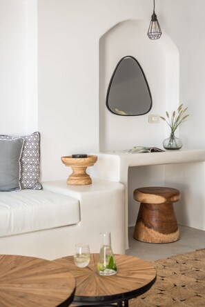 1 bedroom, Egyptian cotton sheets, premium bedding, down duvets - Virtu on the Hill (Naxos)