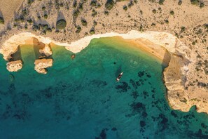 Boating - Virtu on the Hill (Naxos)