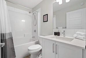 Sèche-cheveux, serviettes fournies