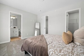 4 chambres, fer et planche à repasser, Wi-Fi gratuit, draps fournis