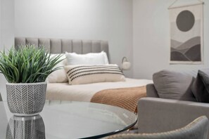 4 bedrooms, iron/ironing board, free WiFi, bed sheets - Family Home in Livingston 4 Bed, 3.5 Bath (Calgary)