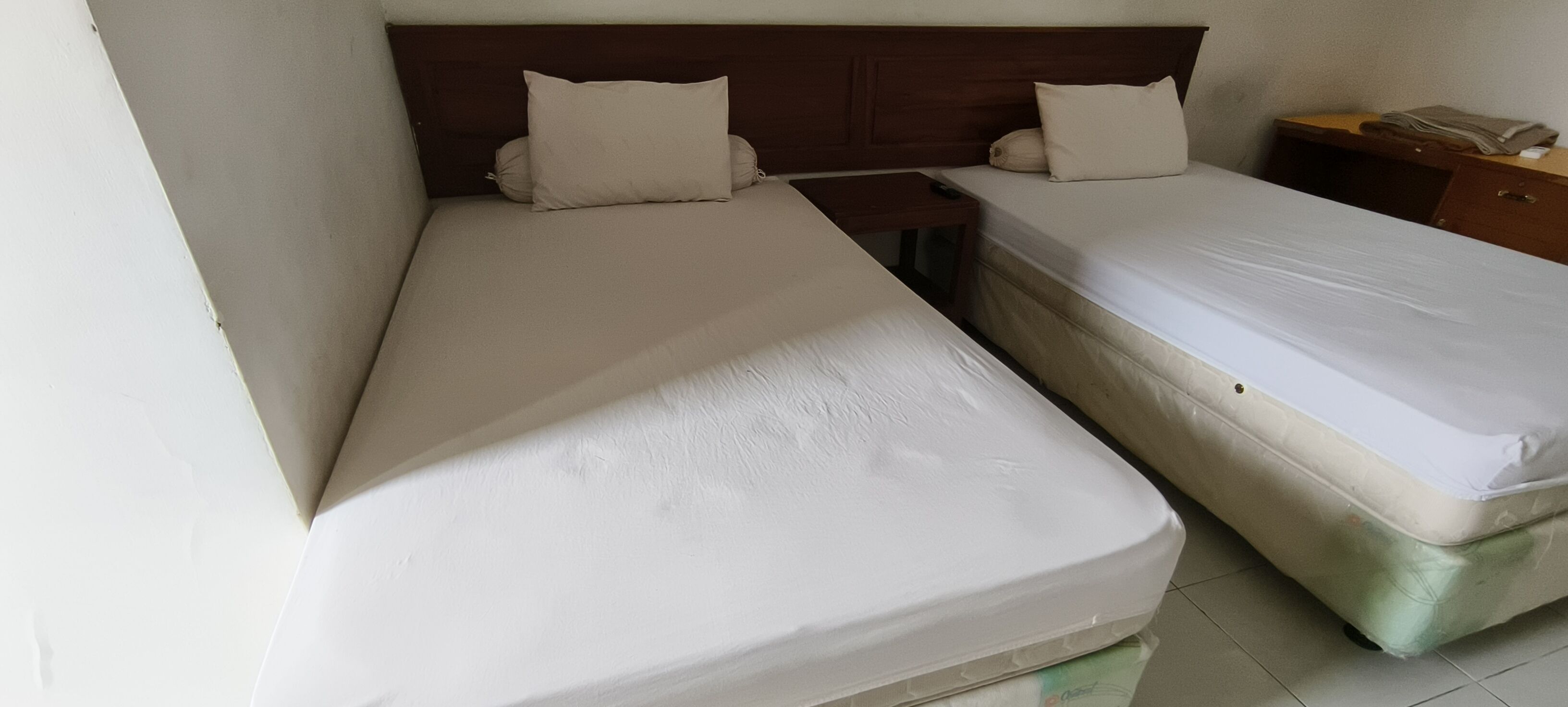 Espacio para trabajar con laptop, wifi gratis y ropa de cama 