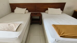 标准双床房 | 笔记本电脑工作区、免费 WiFi、床单