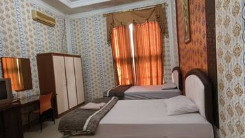 Standard Twin Room | Laptop workspace, free WiFi, bed sheets