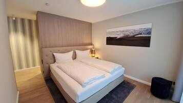 2 soveværelser, skrivebord, strygejern/strygebræt, weekendseng