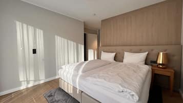 2 dormitoris, escriptori i planxa i posts de planxar