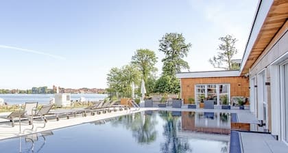 Luxuriös Ausgestattete Ferienwohnung für Max. 4 Personen. Pool, Strand und Sauna