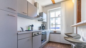 Kaffetrakter/tekoker, kjøleskap, ovn og kokeplater