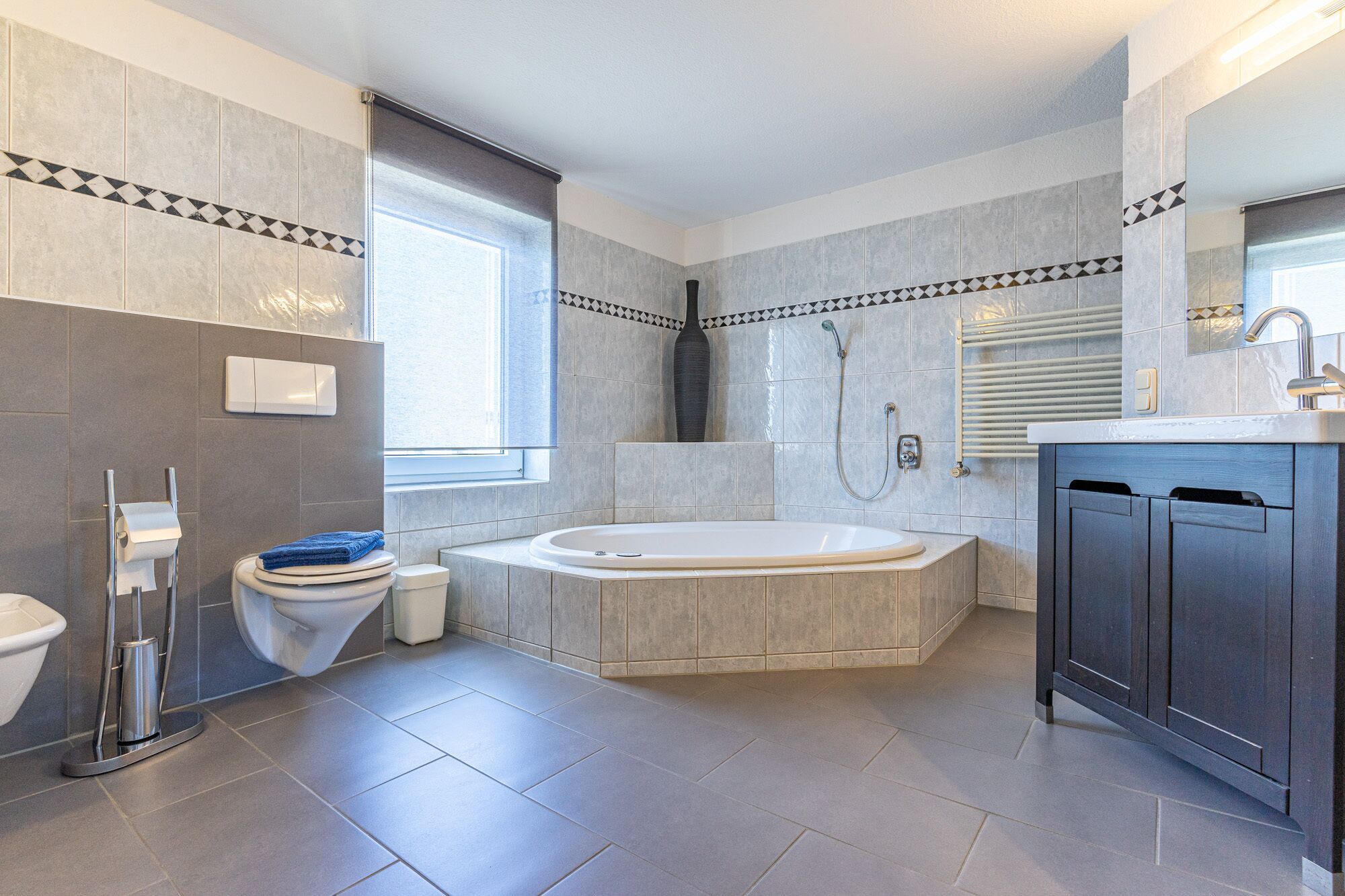 Shower, bidet, towels