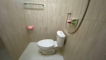 Deluxe Double Room | Bathroom | Shower, towels, toilet paper
