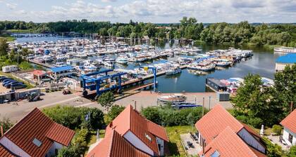 Modernes Ferienhaus mit Kamin, Terrasse, kleinem Garten und nur 100 m zum Hafen