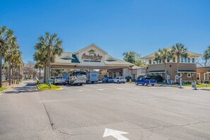 Exterior - Ocean Lakes Getaway, Golf Cart and Beach Access! (Myrtle Beach)