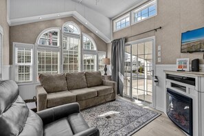 TV, fireplace, stereo