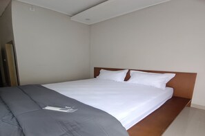 Dobbeltrom – deluxe | Skrivebord for bærbar PC, wi-fi (inkludert) og sengetøy