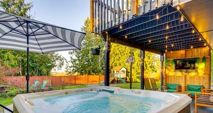 Family Paradise, hot tub, fire pit area, Play House, cozy and spacious