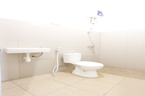 Standard Twin Room | Bathroom | Shower, soap
