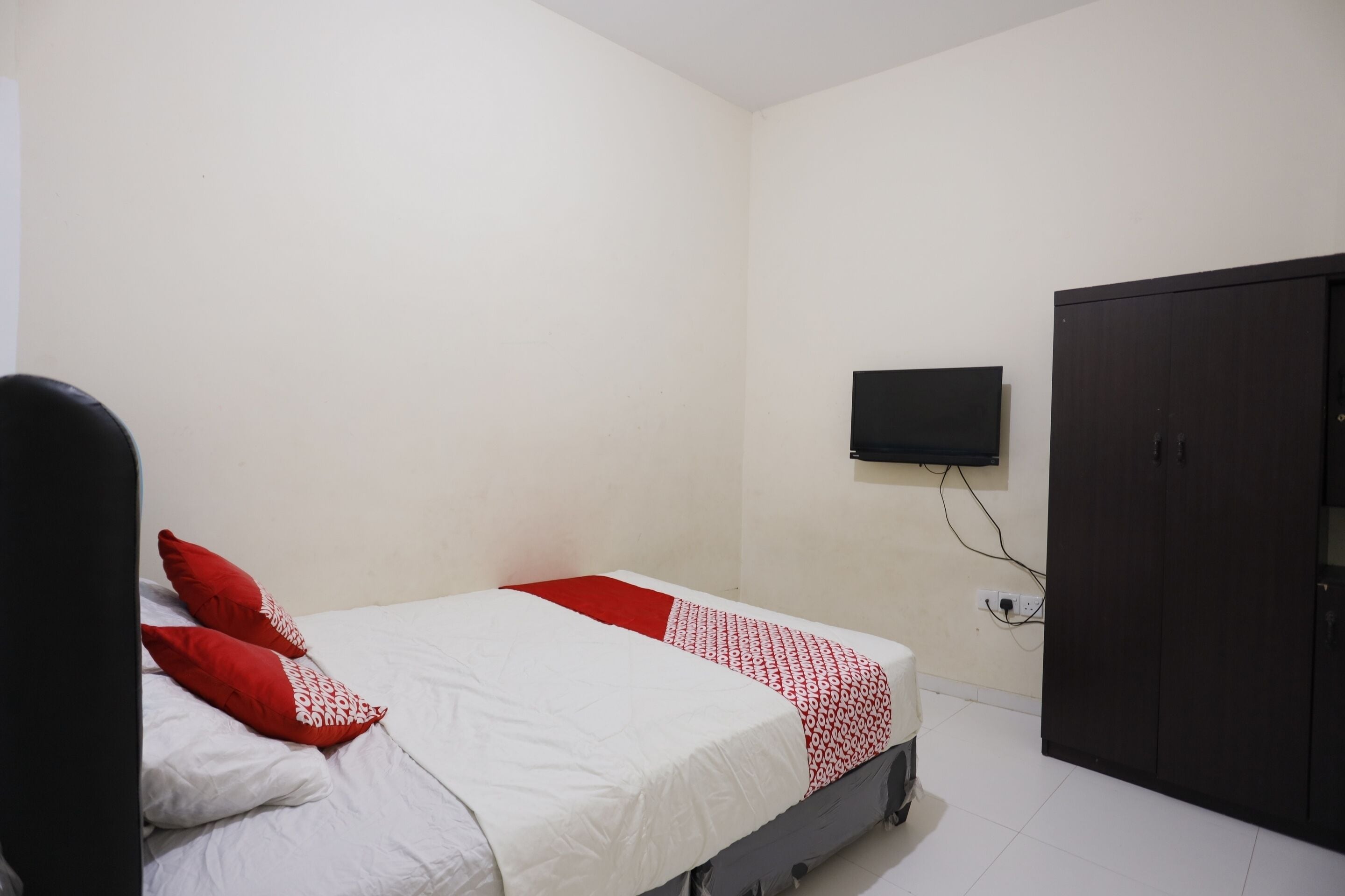 Standard Double Room | Desk, laptop workspace, free WiFi, bed sheets