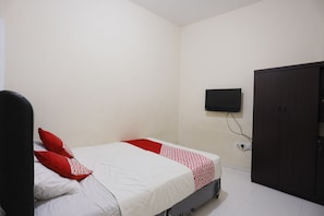 Standaard tweepersoonskamer | Een bureau, een laptopwerkplek, gratis wifi, beddengoed
