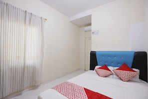 Standard Double Room | Desk, laptop workspace, free WiFi, bed sheets - Hotel O Baloi Homestay (Batam)