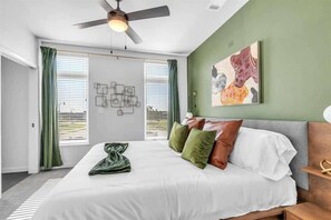 1 dormitorio, tabla de planchar con plancha, wifi y ropa de cama