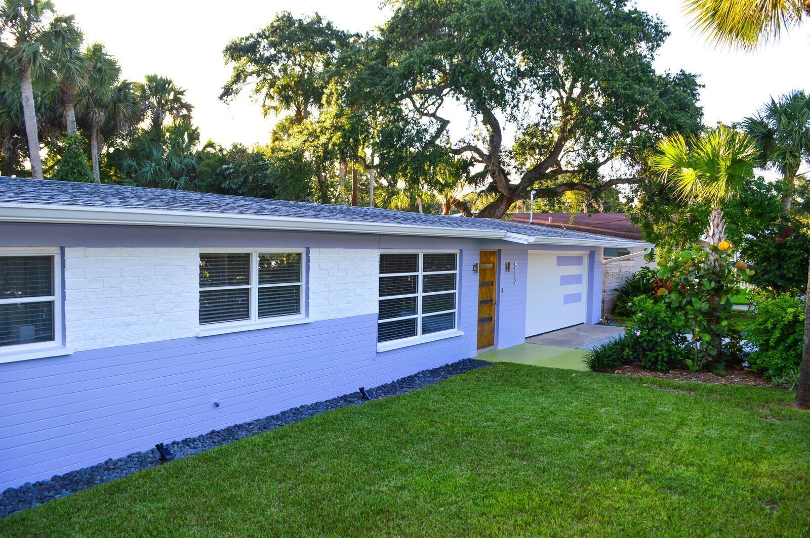 This house is a 3 bedroom(s), 1.5 bathrooms, located in New Smyrna Beach, FL.