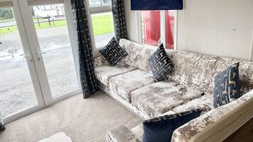 Chalet | 2 bedrooms, free WiFi, bed sheets